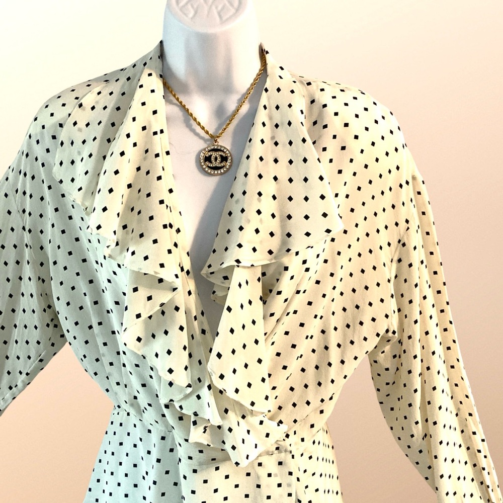 Evan Picone Silk Top Peplum white Black Euc 10 Classy